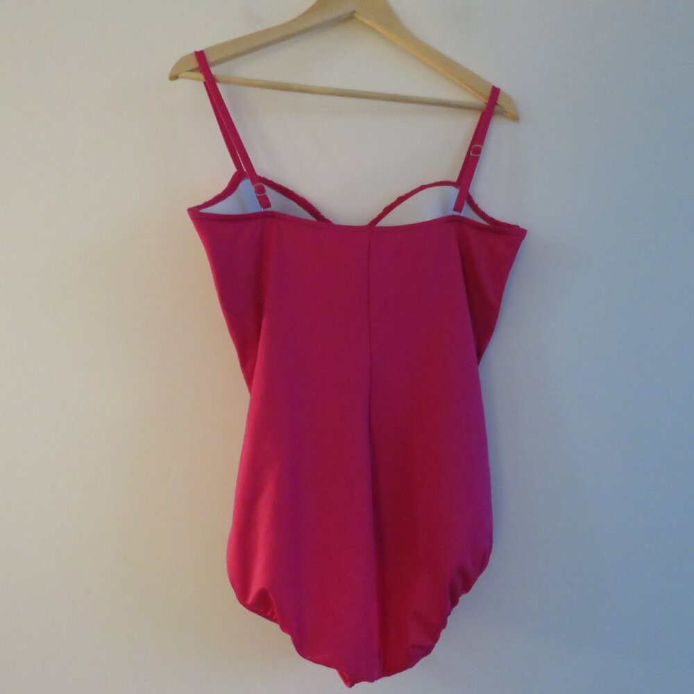 MIRACLESUIT Rialto Hot Fuchsia Pink Ruched Slimming One Piece Swimsuit - Size 16 - Picture 10 of 15
